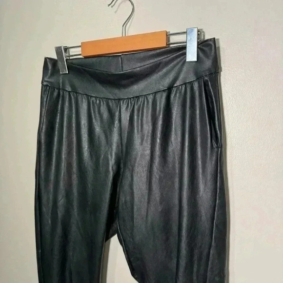 Commando  faux leather jogger in black S - Picture 8 of 11
